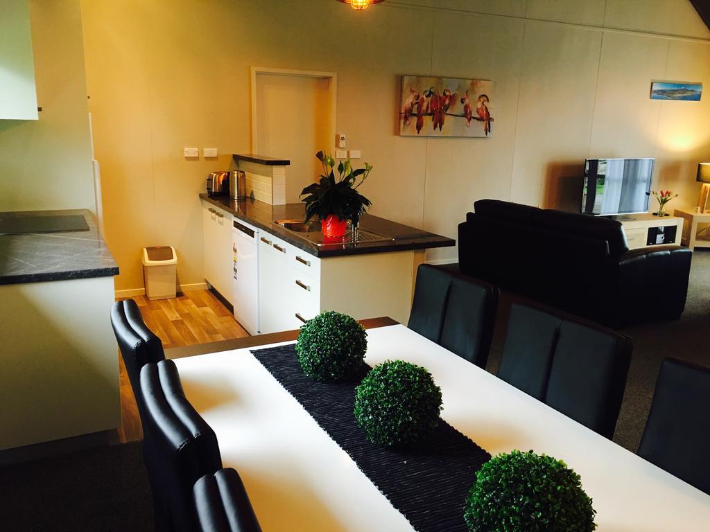 A Touch Of Tuscany At Hillsborough New Plymouth Exterior photo