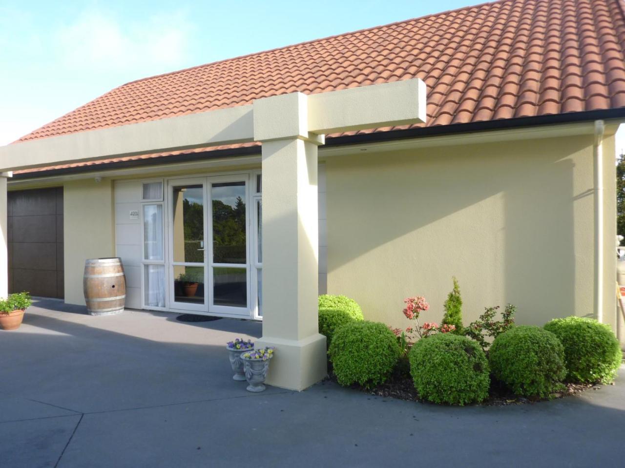 A Touch Of Tuscany At Hillsborough New Plymouth Exterior photo